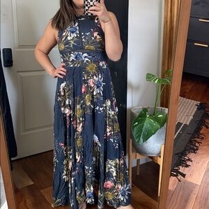 NLW Floral Halter Slit Front Dress. Size‎ S